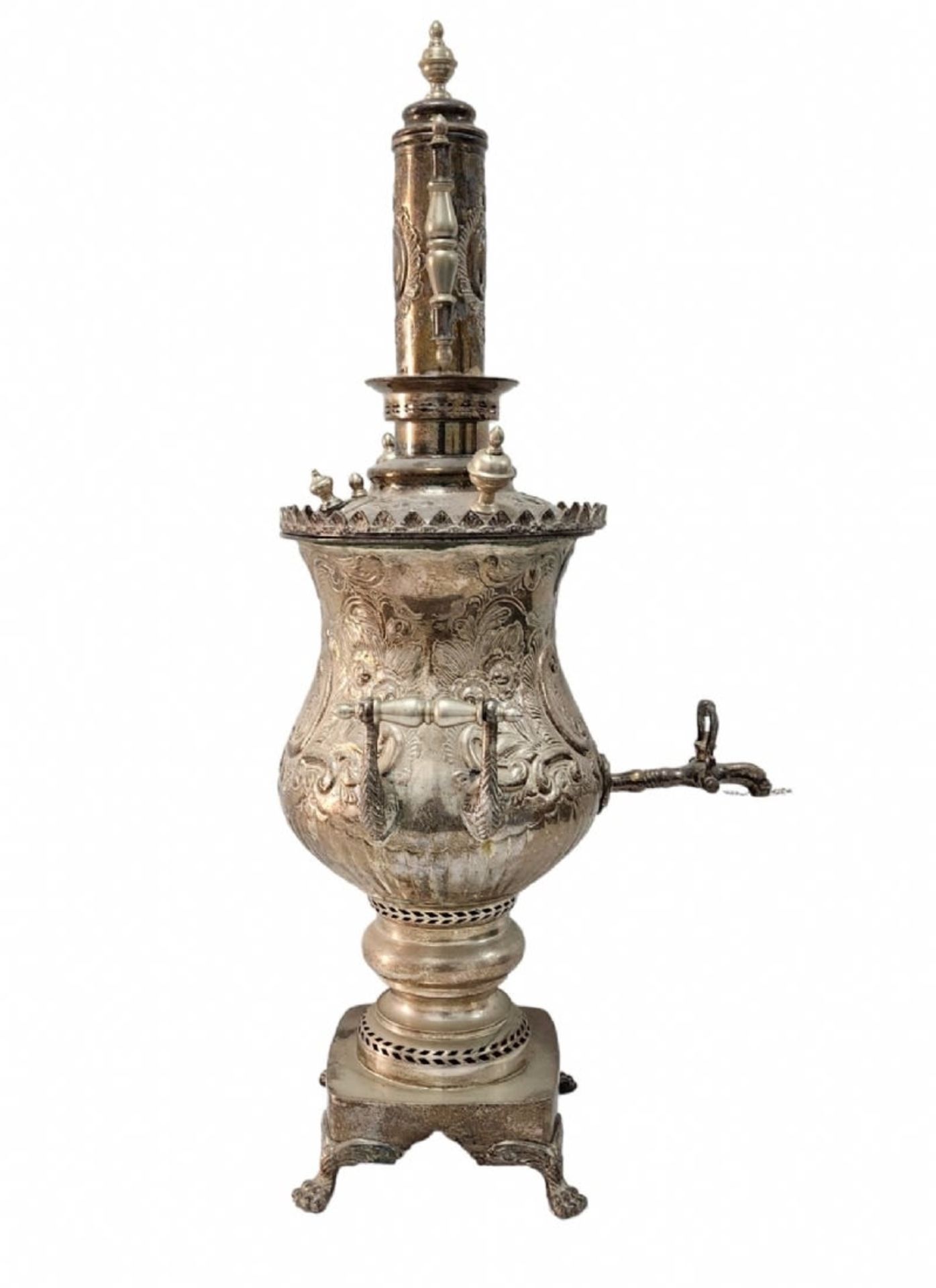 A large and impressive Moroccan samovar, silver plated metal in Repousse work, in the Neo-Rococo - Bild 3 aus 4