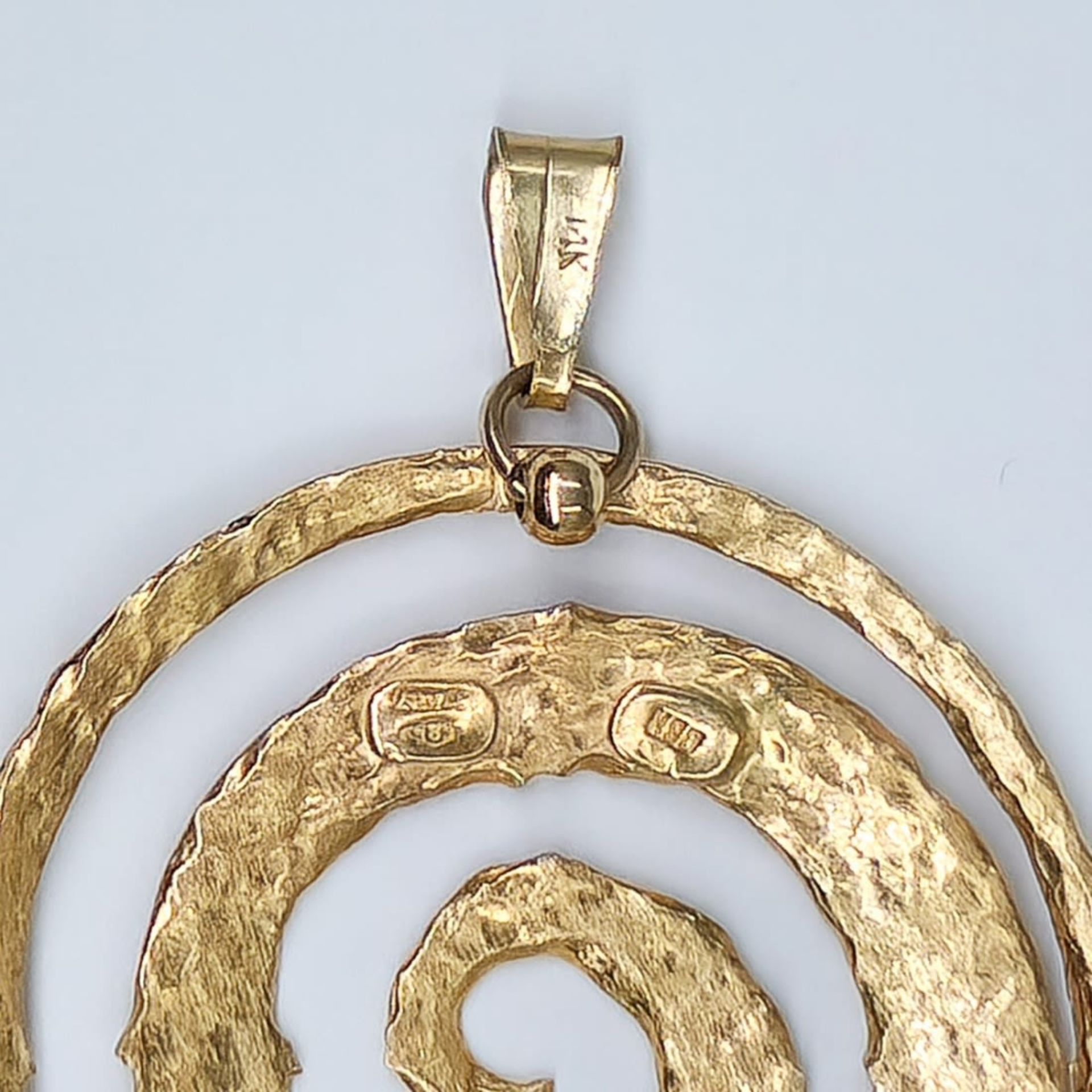 14K gold pendant of a spiral shape, signed, Weight: 5.78 grams, Diameter: 4 cm, Height including the - Bild 3 aus 4