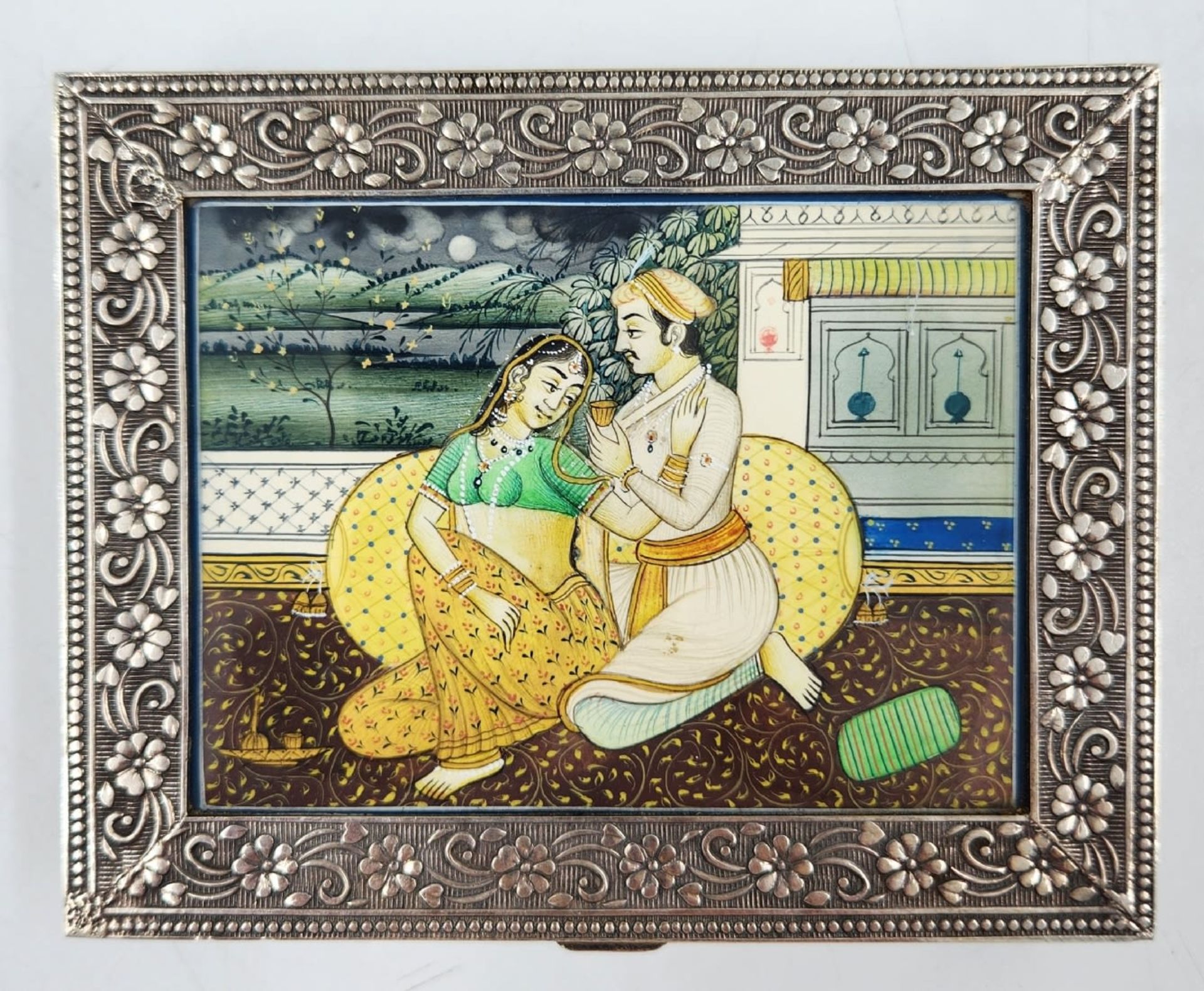 An Indian silver box decorated with a high-quality miniature painting, not signed, the purity of the - Bild 4 aus 4