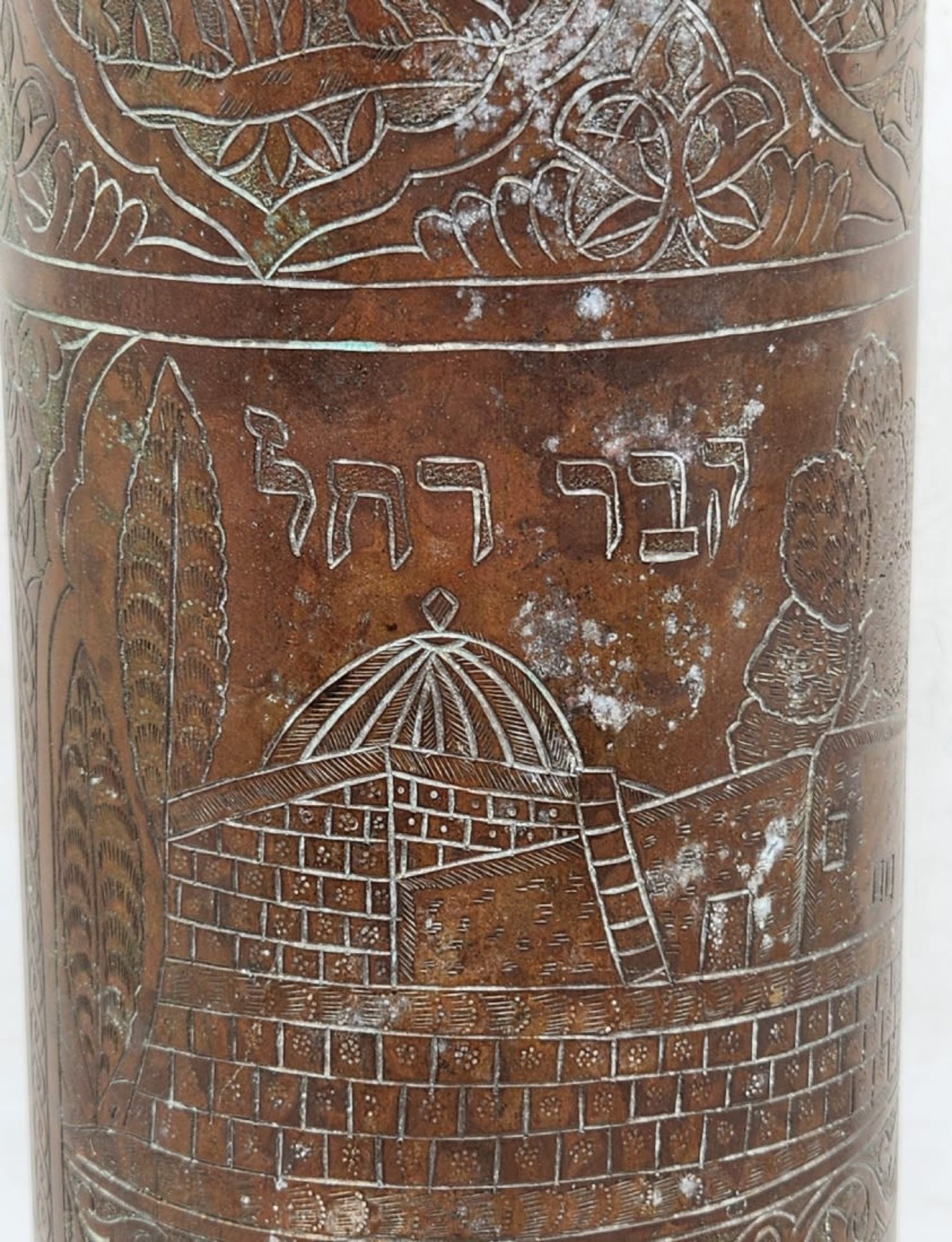 A bombshell from 1967 (signed and dated), decorated with hand-engraved decorations modeled after - Bild 5 aus 6