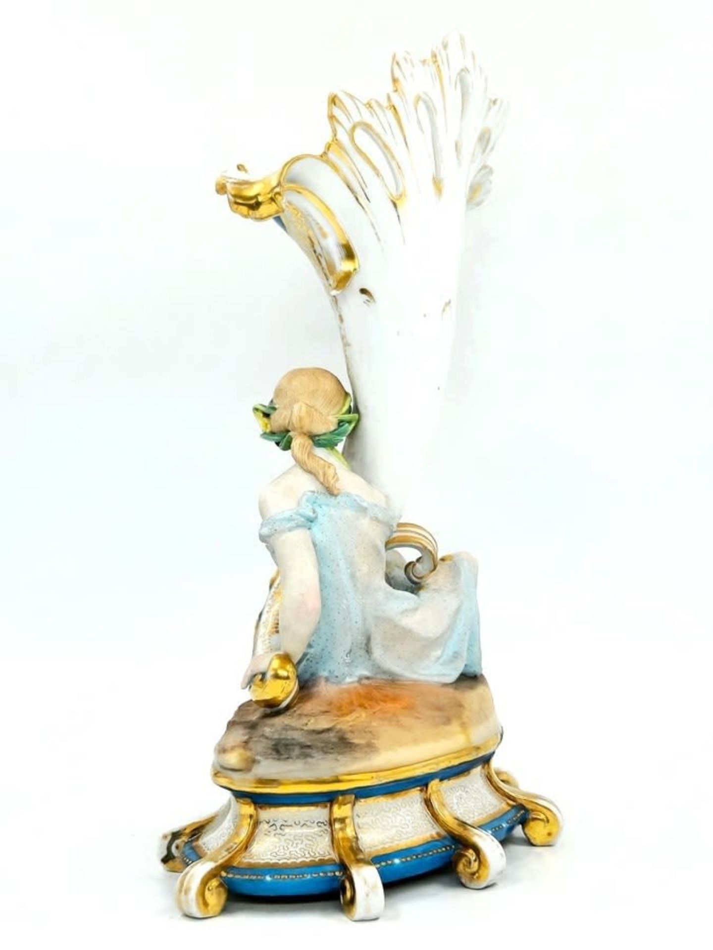 A quality antique French 'Old Paris' vase, made of porcelain and biscuit, unsigned,, hand painted in - Image 4 of 11