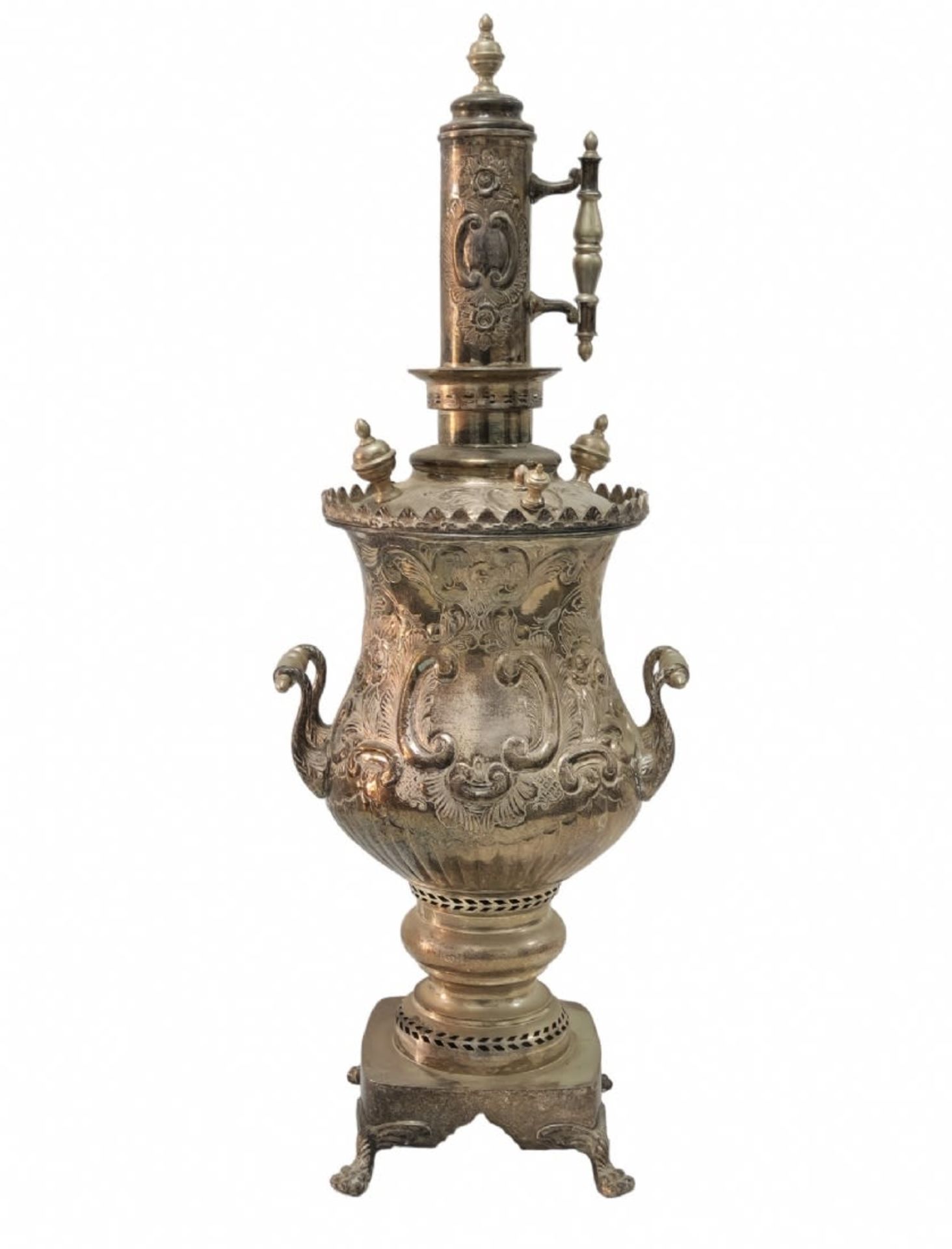 A large and impressive Moroccan samovar, silver plated metal in Repousse work, in the Neo-Rococo - Bild 2 aus 4