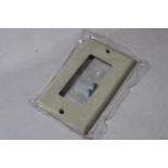 23x Eaton 2151V-F-LW Wallplates and Switch Accessories Wallplate Ivory EA