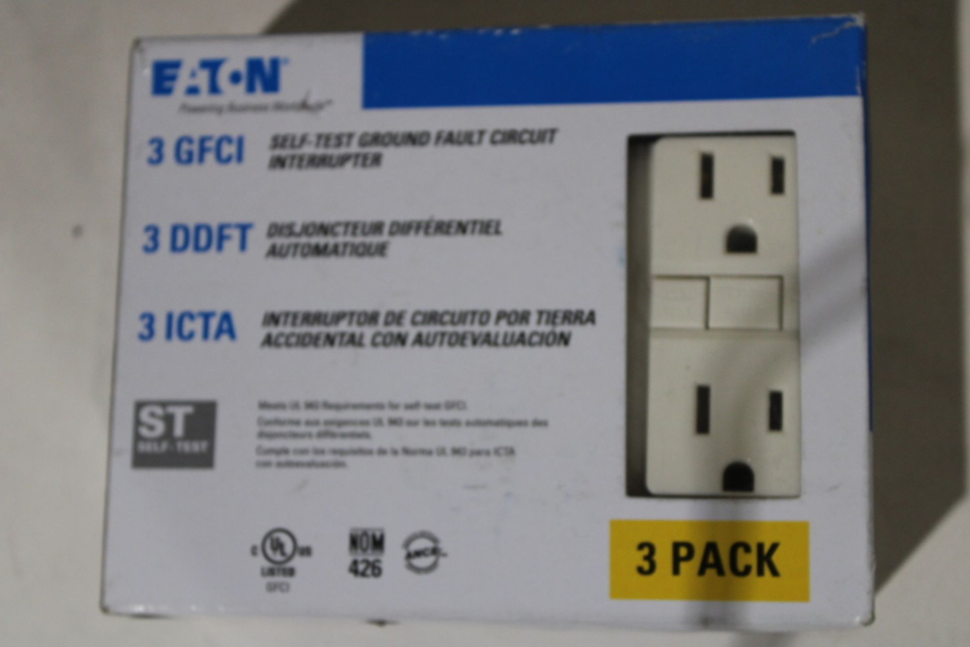 2x Eaton SGF15LA-3-LW Outlets GFCI Duplex TR Receptacle 3BOX