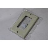 1x Eaton 2151V-F-LW Wallplates and Switch Accessories Wallplate Ivory EA