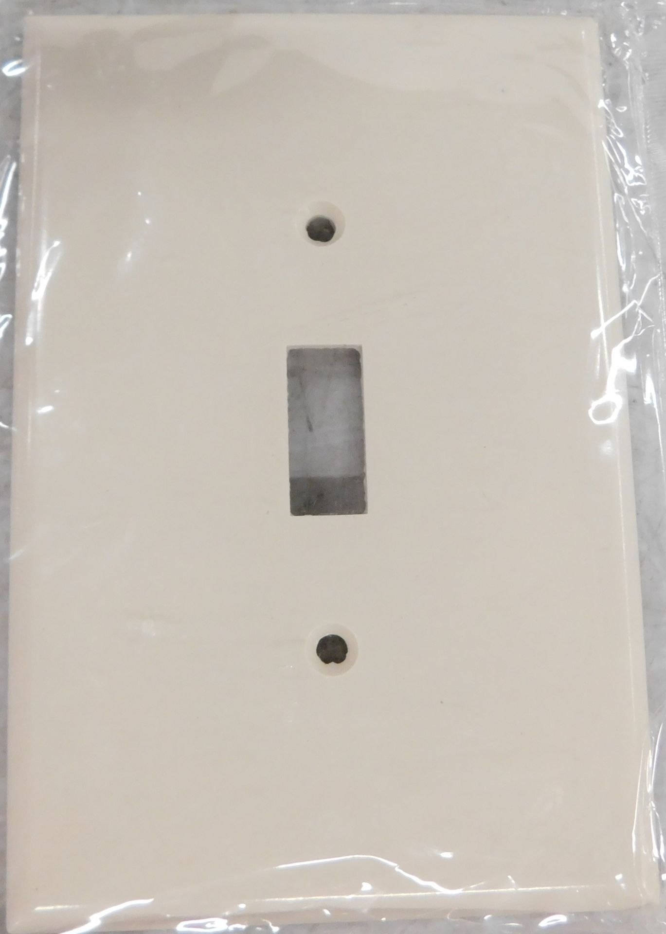 6x Eaton 2144LA-F-LW Wallplates and Switch Accessories EA