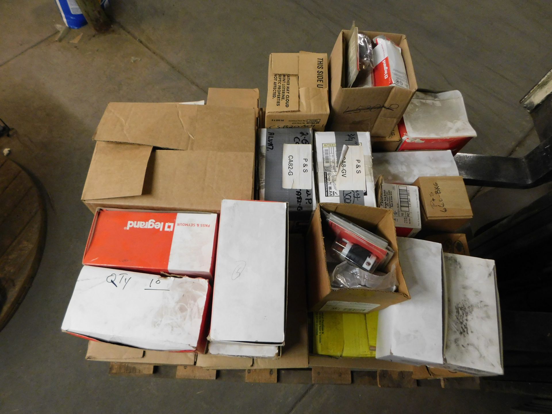 1X Outlet-Lot-14 Assorted Wiring Devices - Image 5 of 5