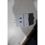 100x Eaton 400W-BU Electrical Adapters EA