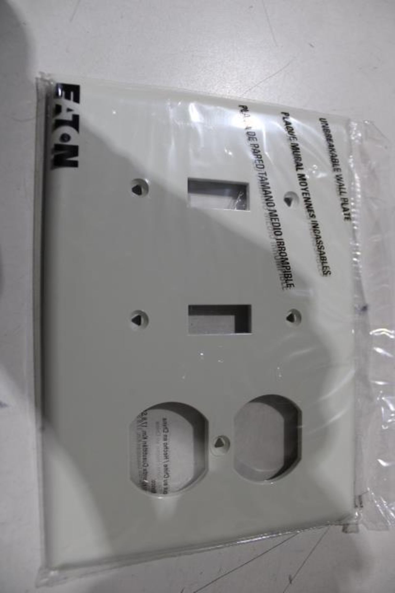 100x Eaton PJ28LA-SP-L Wallplates and Switch Accessories EA