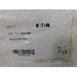 30x Eaton M22-WK Selector Switches EA