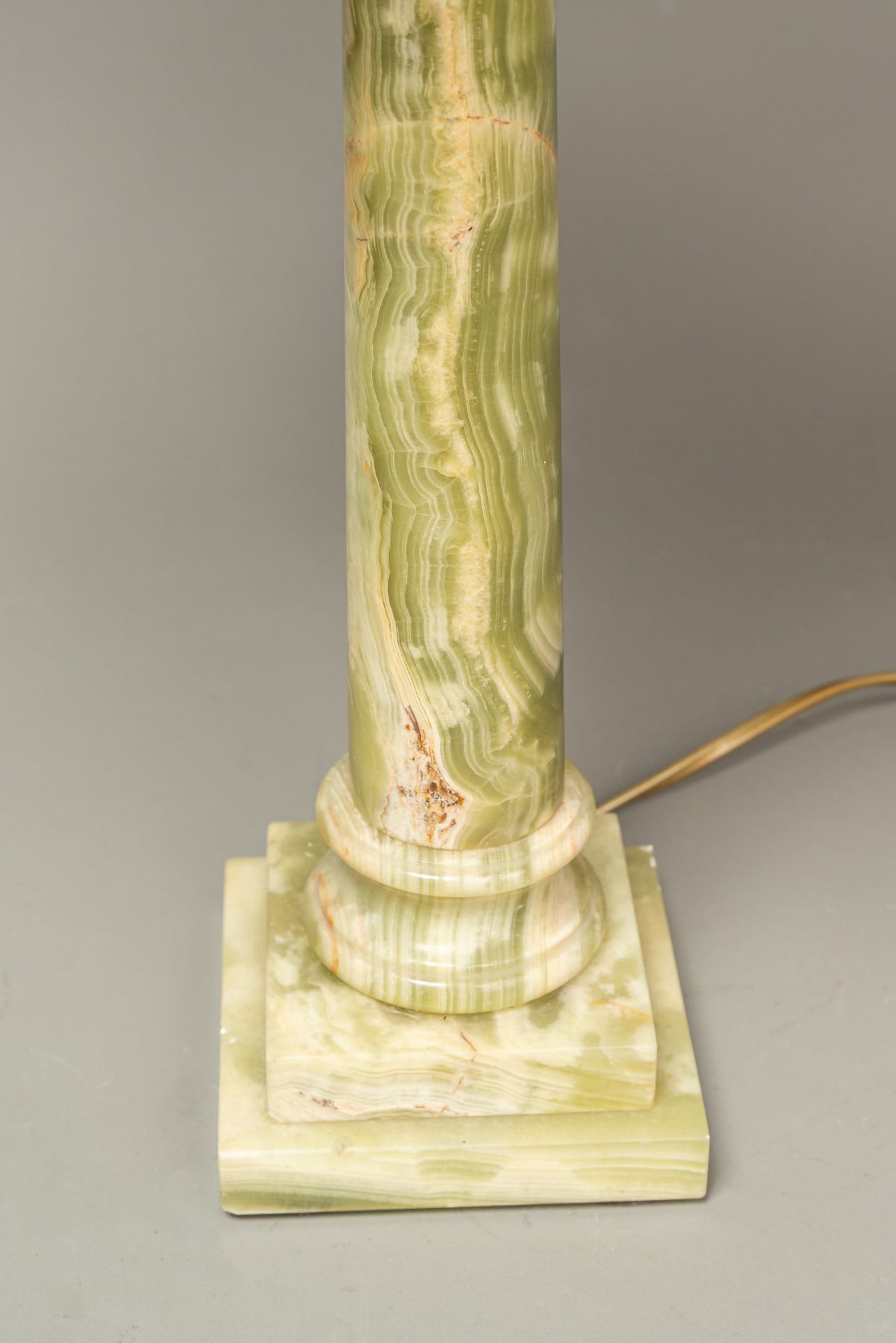 Classical Table Lamp - Image 2 of 3