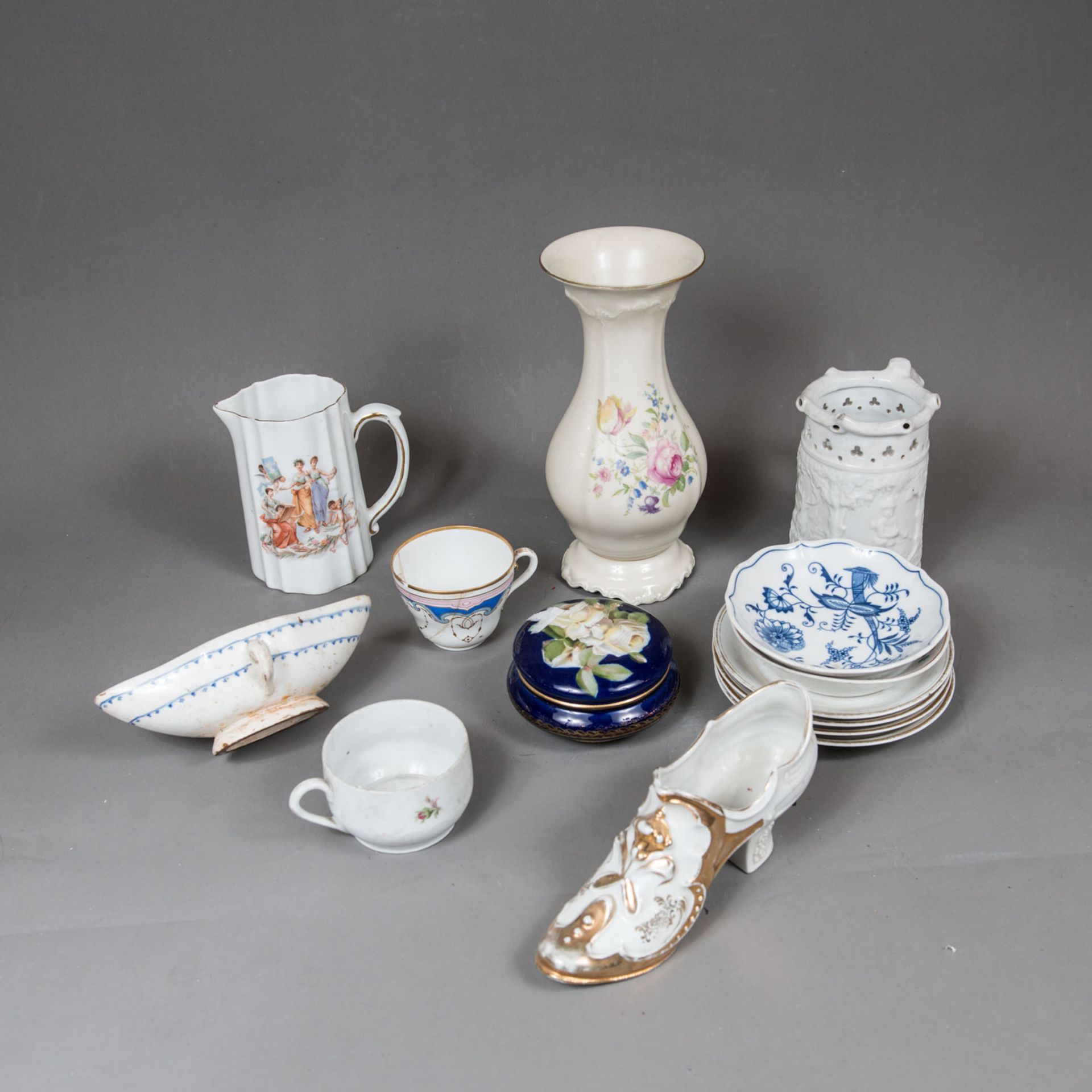 Fourteen Porcelain Items