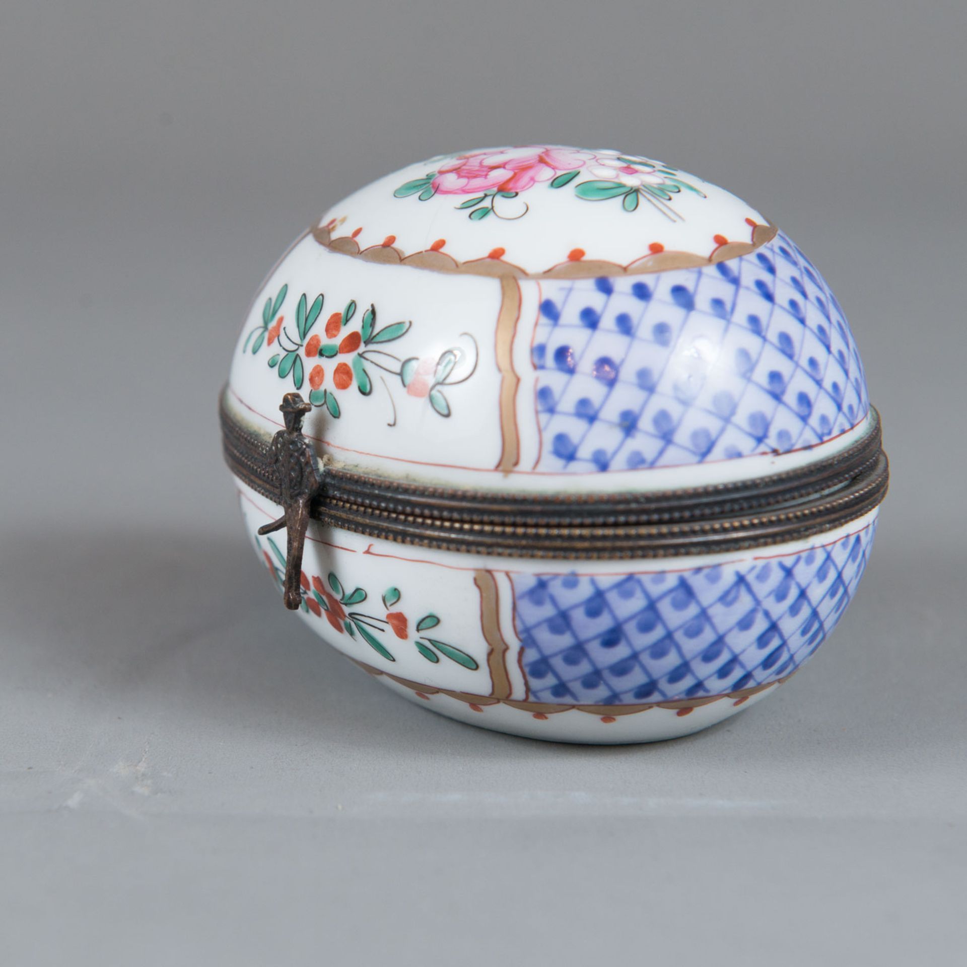 Porcelain Egg - Image 4 of 5