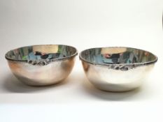 2 quadratische Schüsseln