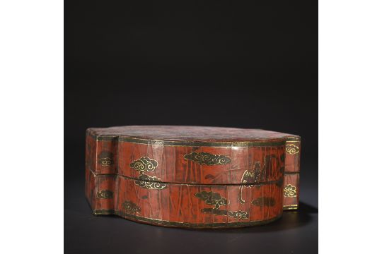 LACQUERWARE 'DRAGON AND PHOENIX' COVERED BOX - Image 5 of 9