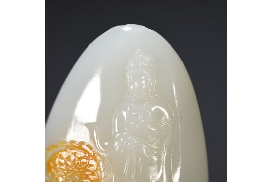 CARVED HETIAN JADE 'GUANYIN' PENDANT - Image 3 of 9