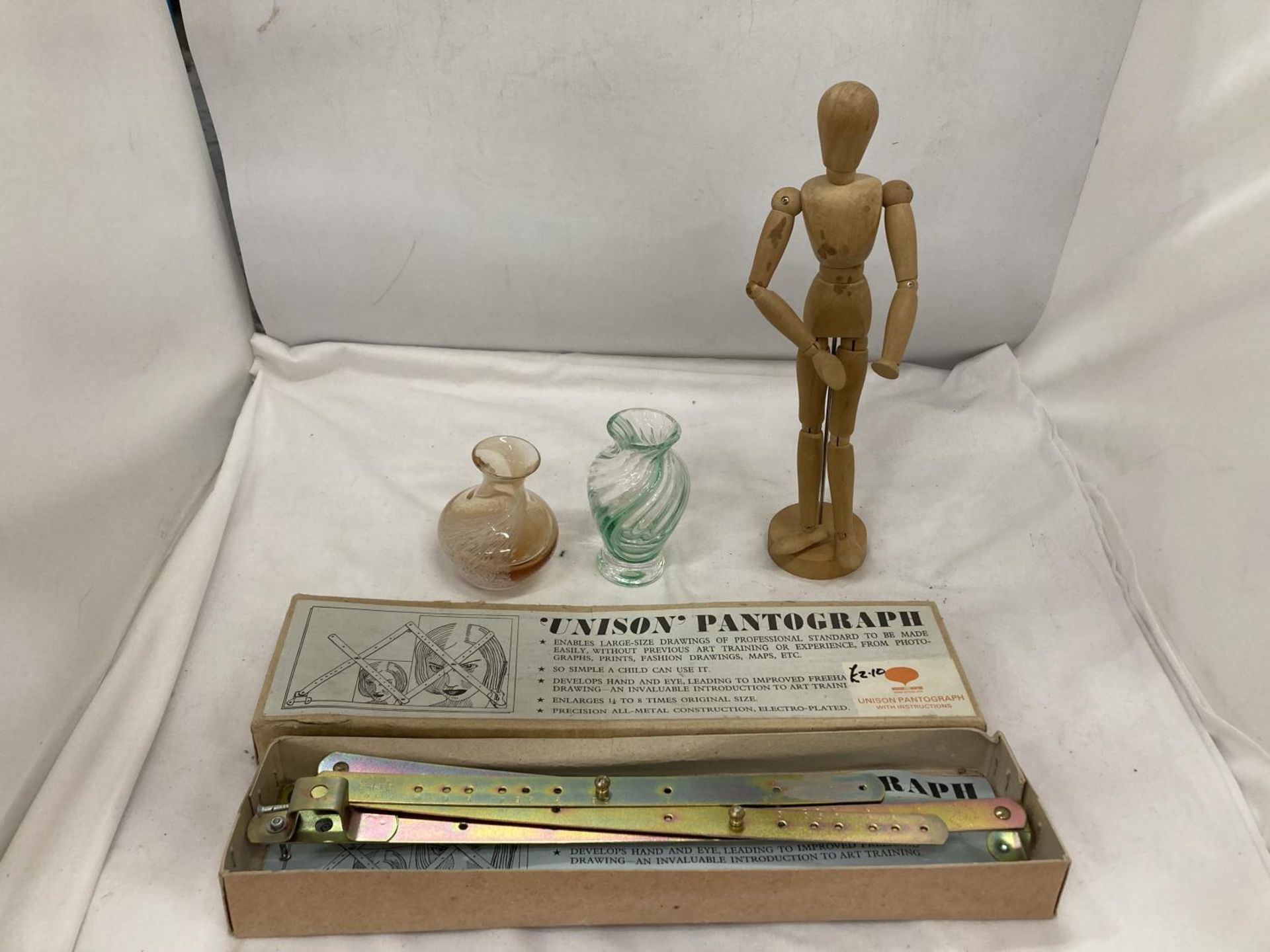 AN ARTICULATED WOODEN ARTISTS DUMMY PLUS A 'UNISON' PANTOGRAPH, BOXED