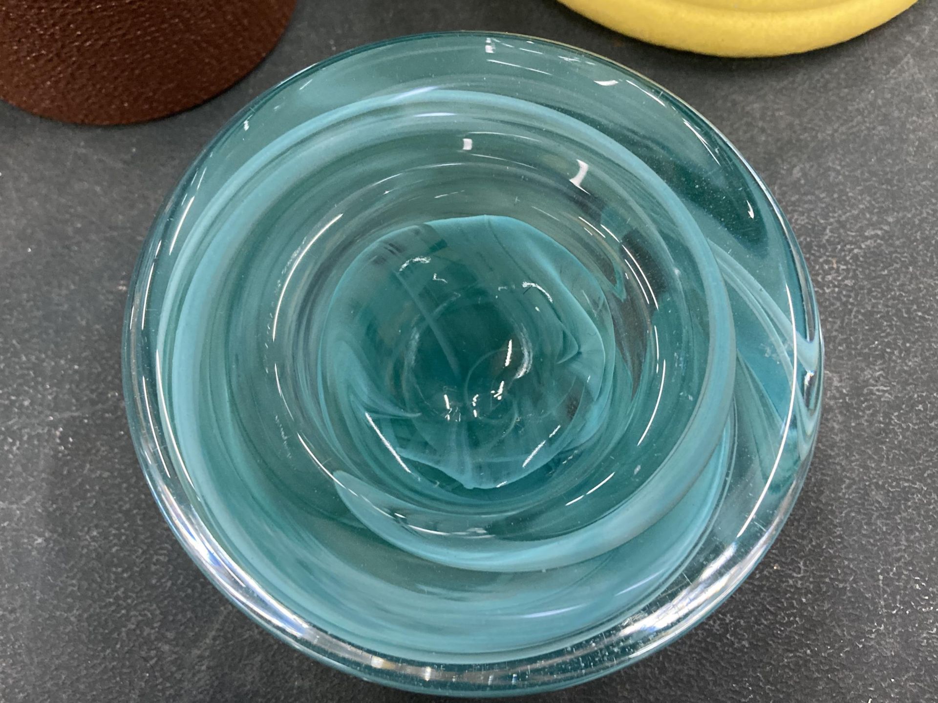 A KOSTA BODA HEAVY BLUE SWIRL GLASS BOWL - Image 2 of 4