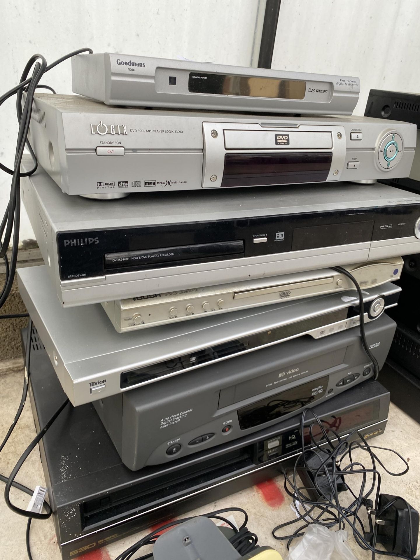 AN ASSORTMENT OF DVD AND VHS PLAYERS TO INCLUDE PHILIPS AND GOODMANS ETC - Image 3 of 3