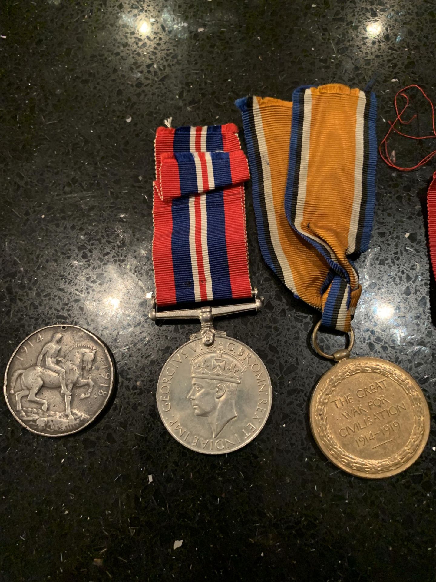 A GROUP OF 7 UK WAR MEDALS TO INCLUDE WW1 X 2 , WW2 X 5 : 1939-45 X 2 , THE ATLANTIC , THE PACIFIC , - Image 2 of 4