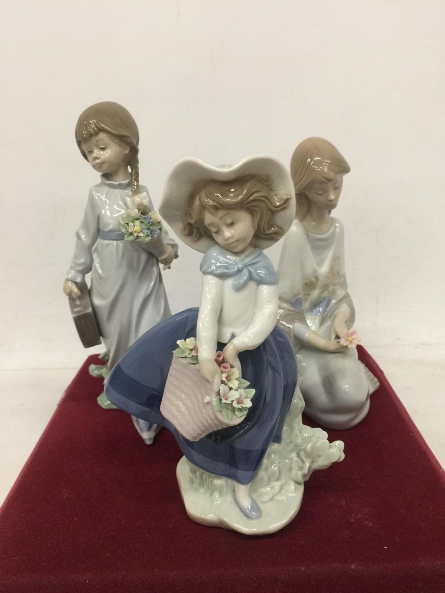 A GROUP OF THREE LLADRO GIRL FIGURES
