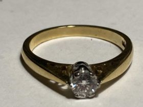 AN 18 CARAT GOLD DIAMOND SOLITAIRE RING WITH PIERCED SHOULDERS SIZE L