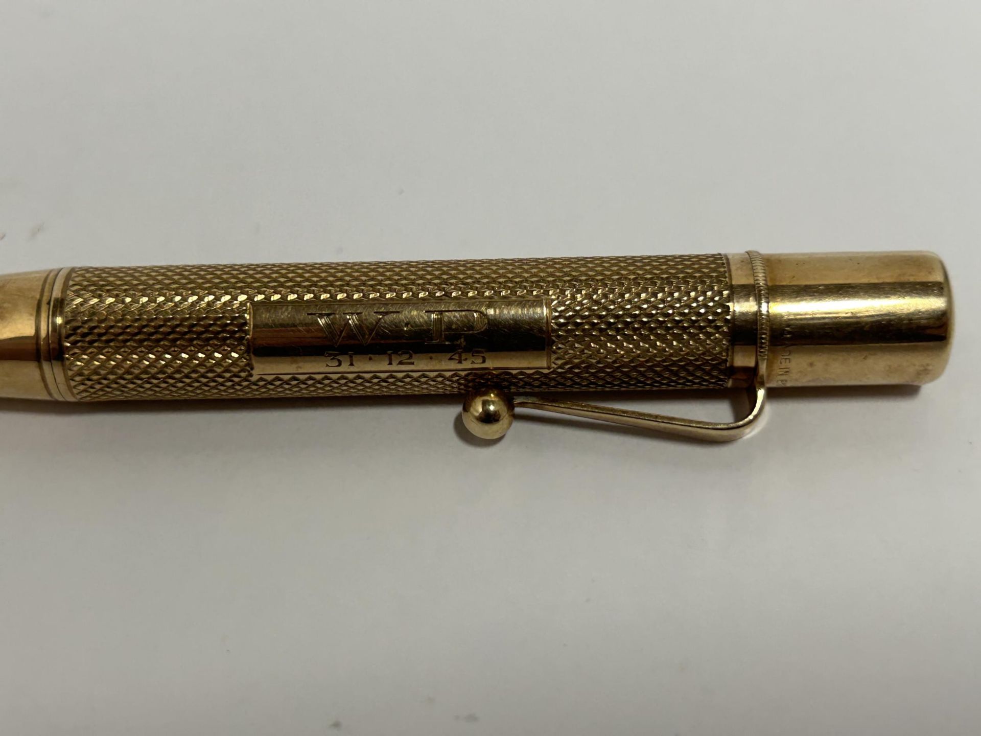 A HALLMARKED 9CT YELLOW GOLD BAKERS POINTER PROPELLING PENCIL GROSS WEIGHT 33.13 GRAMS - Image 4 of 6