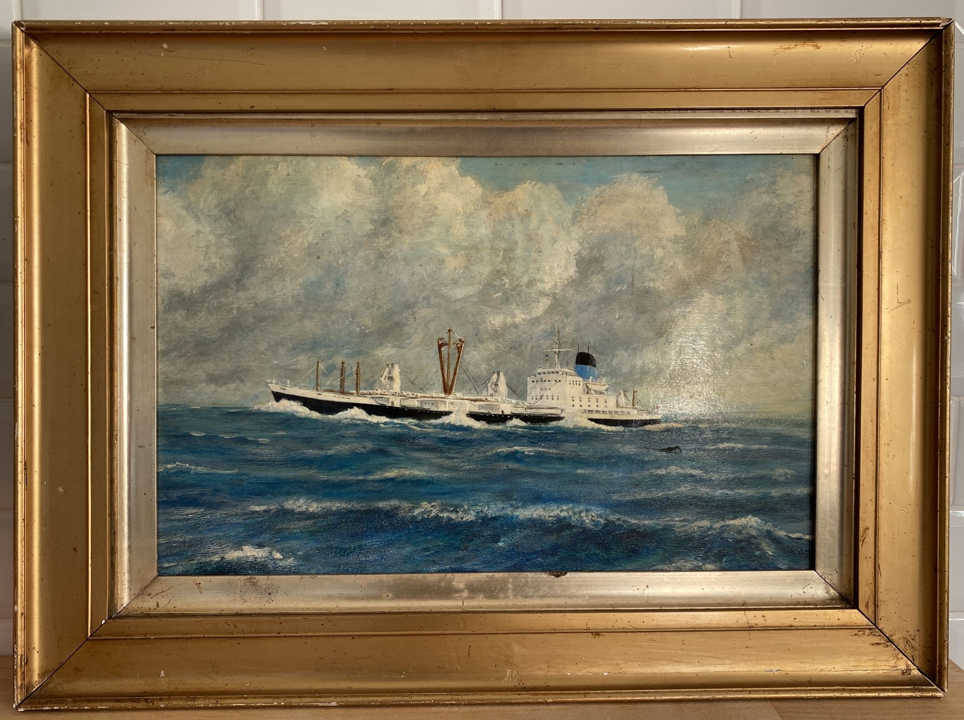 AN ANTIQUE MARITIME OIL ON BOARD IN GILT FRAME, UNSIGNED, 57 X 42 CM