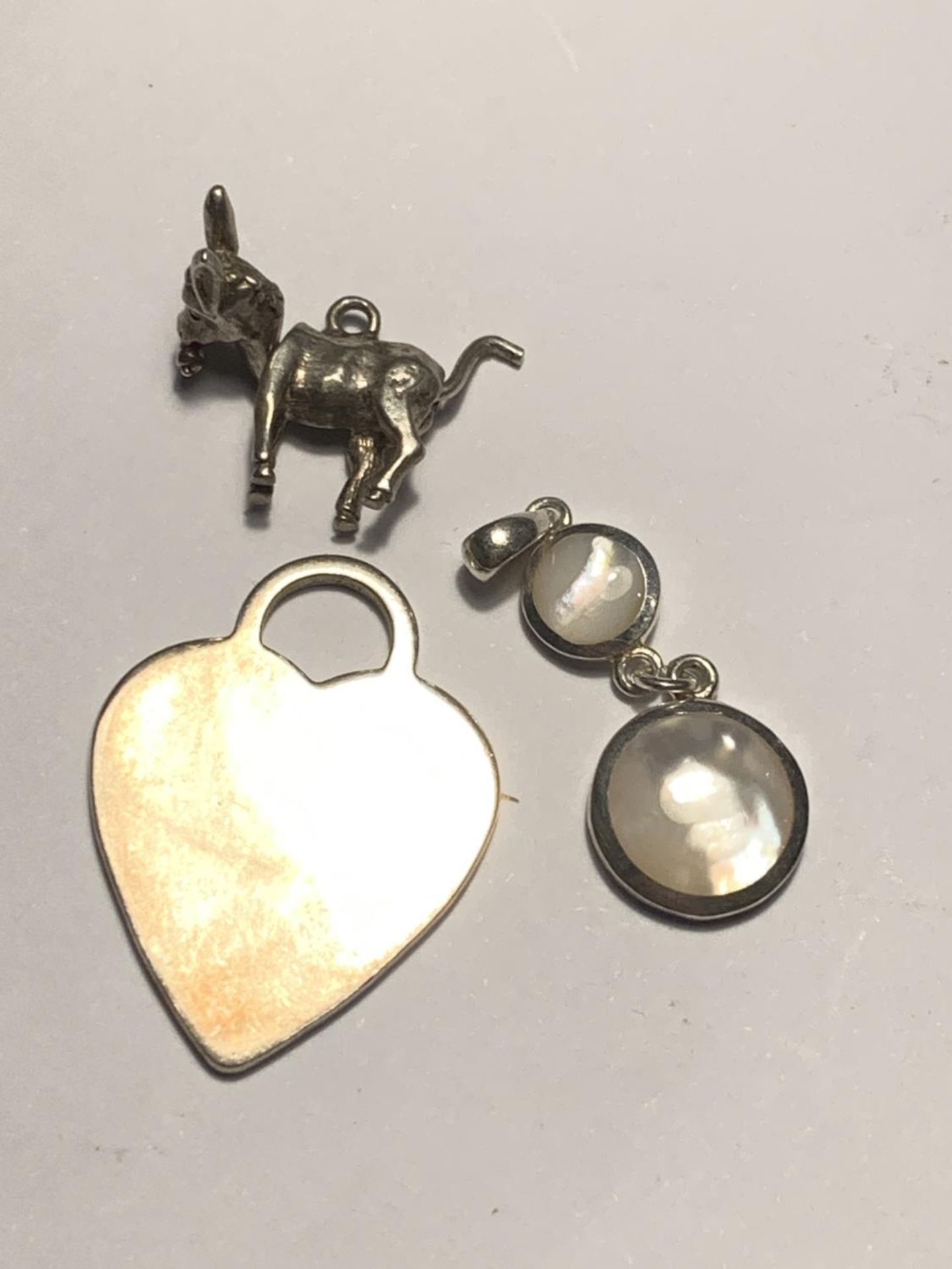 VARIOUS ITEMS TO INCLUDE A DONKEY CHARM, SILVER SPOONS ETC - Image 2 of 4