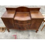 AN EARLY 20TH CENTURY MAHOGANY SIDEBOARD WITH STEPPED TOP AND ROPE EDGE ON CABRIOLE LEGS, WITH