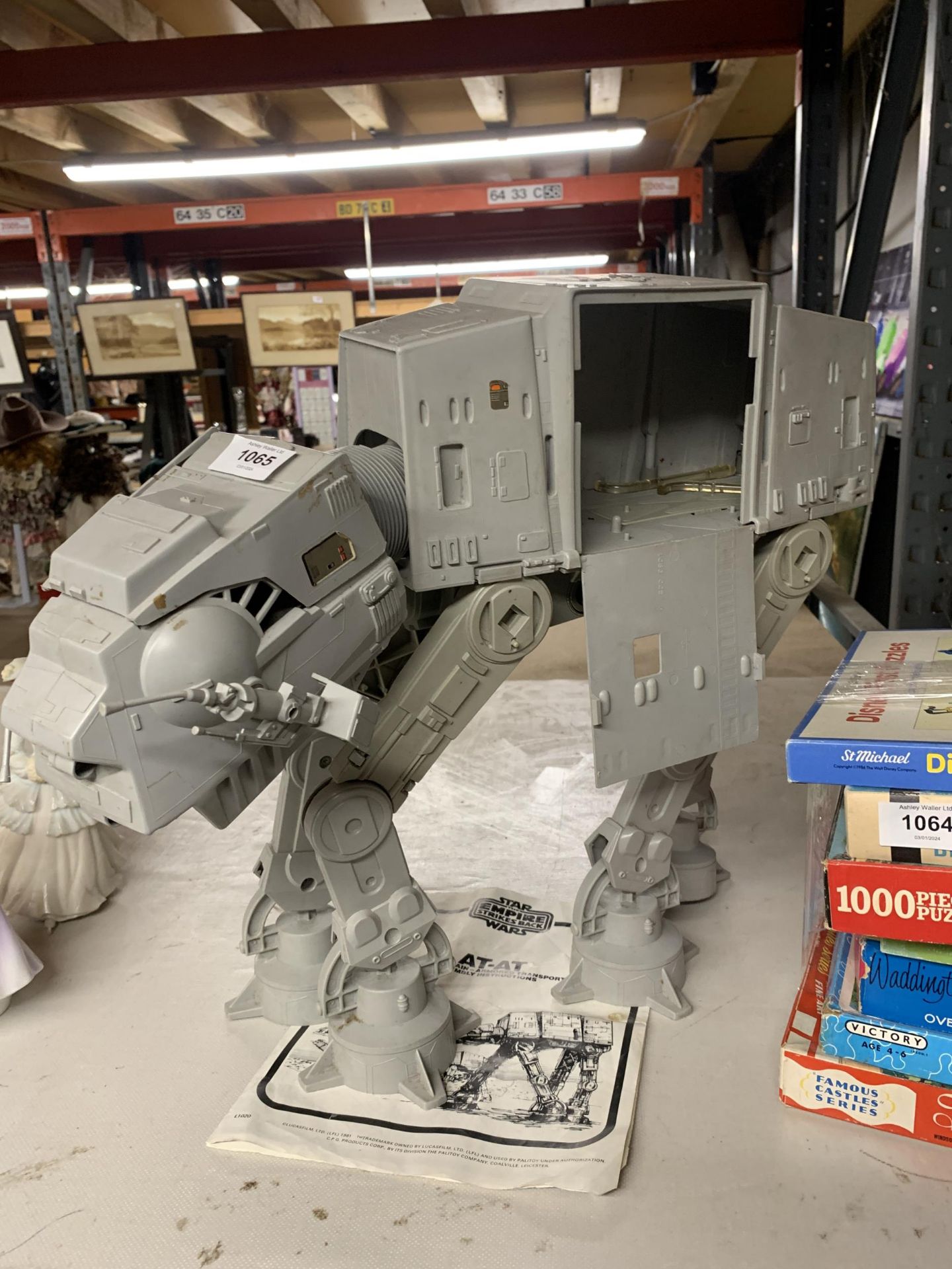 A VINTAGE STAR WARS AT-AT TOY WITH ORIGINAL INSTRUCTIONS - Image 2 of 4