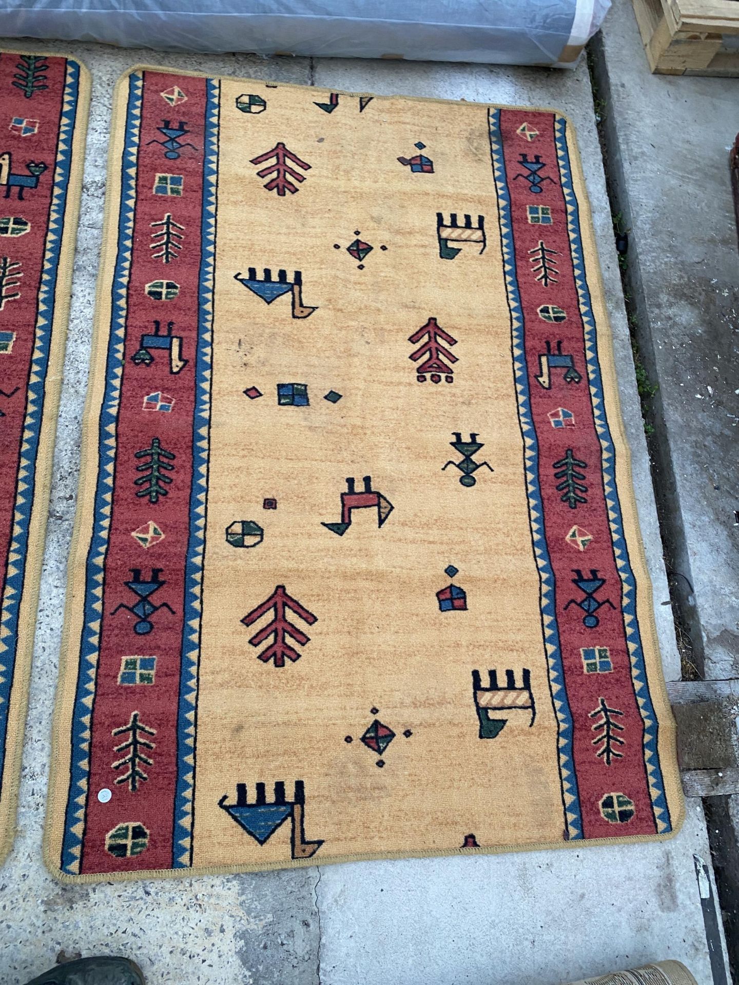 A PAIR OF MODERN PATTERNED RUGS - Image 2 of 3