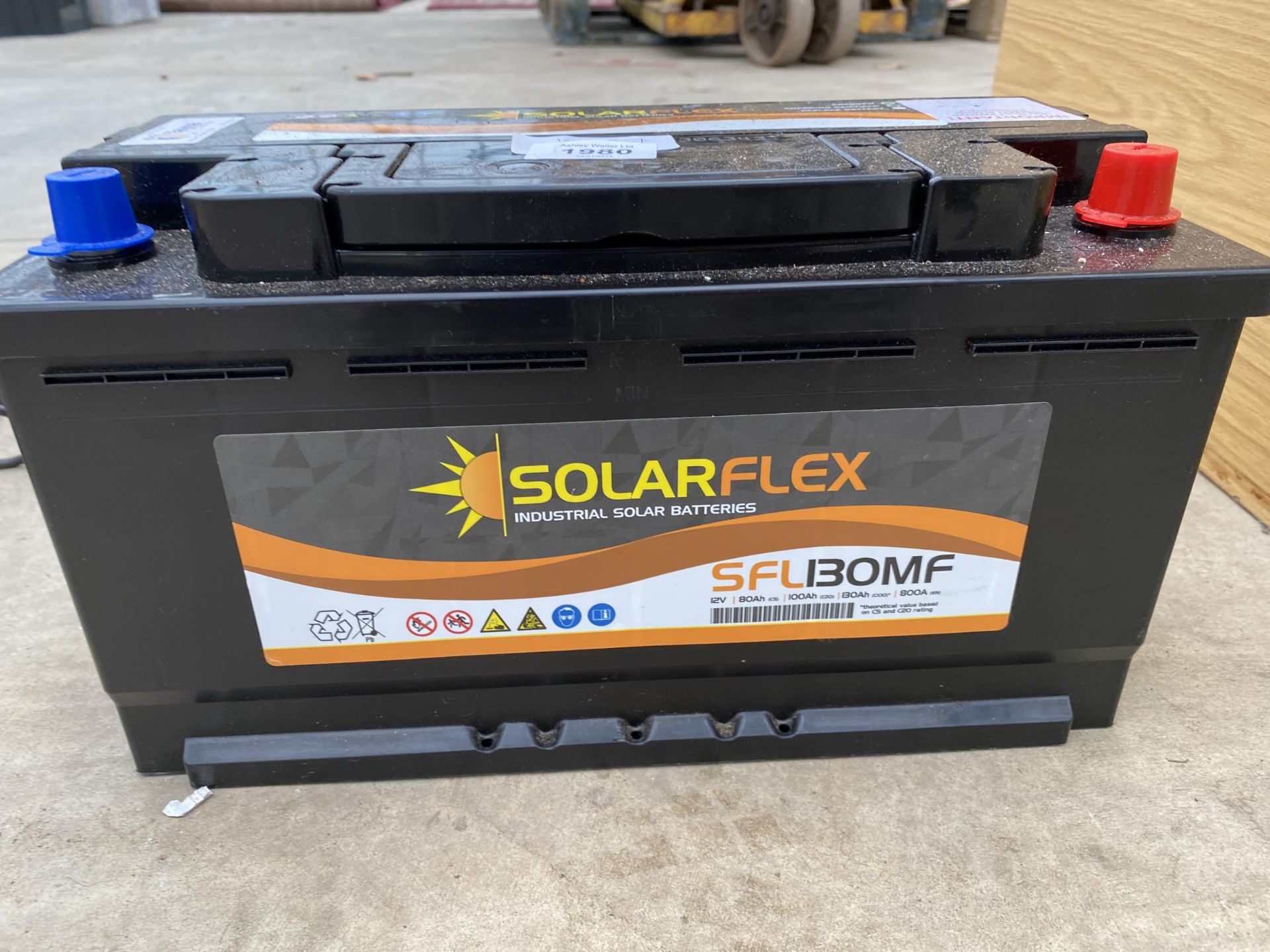 A SOLARFLEX CAR BATTERY - Image 2 of 3