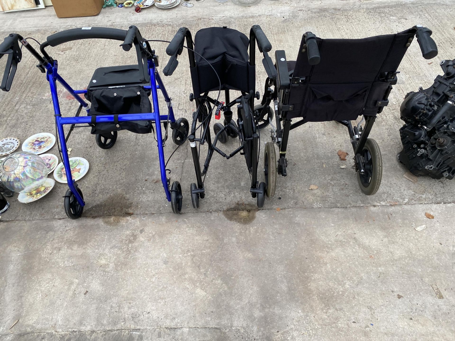 TWO MOBILITY AIDS AND A WHEEL CHAIR - Bild 6 aus 6