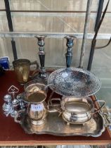 AN ASSORTMENT OF SILVER PLATED ITEMS TO INCLUDE A PAIR OF CANDLESTICKS, A TWIN HANDLED TRAY AND A