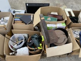 AN ASSORTMENT OF HOUSEHOLD CLEARANCE ITEMS