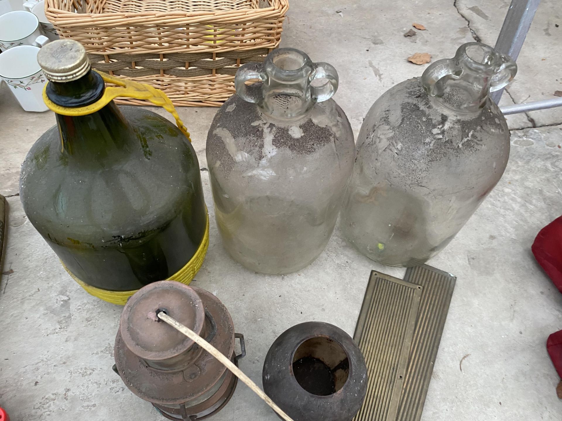 AN ASSORTMENT OF VINTAGE ITEMS TO INCLUDE PUSH PLATES, DEMI JOHNS AND A LANTERN ETC - Image 2 of 4