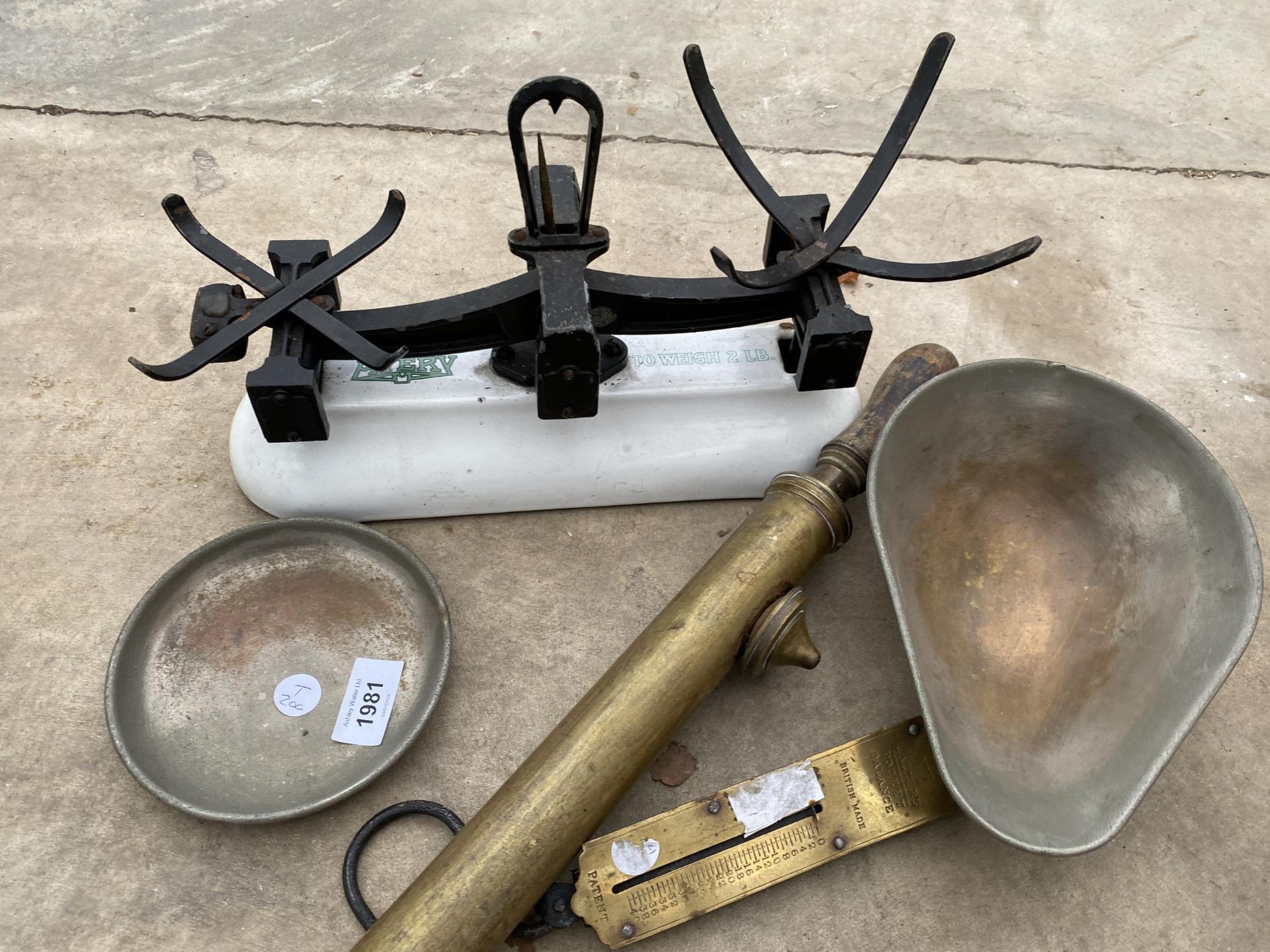 A SET OF BALANCE SCALES, A SMALL SET OF BRASS SCALES AND A VINTAGE BRASS GARDEN SPRAYER - Image 4 of 4