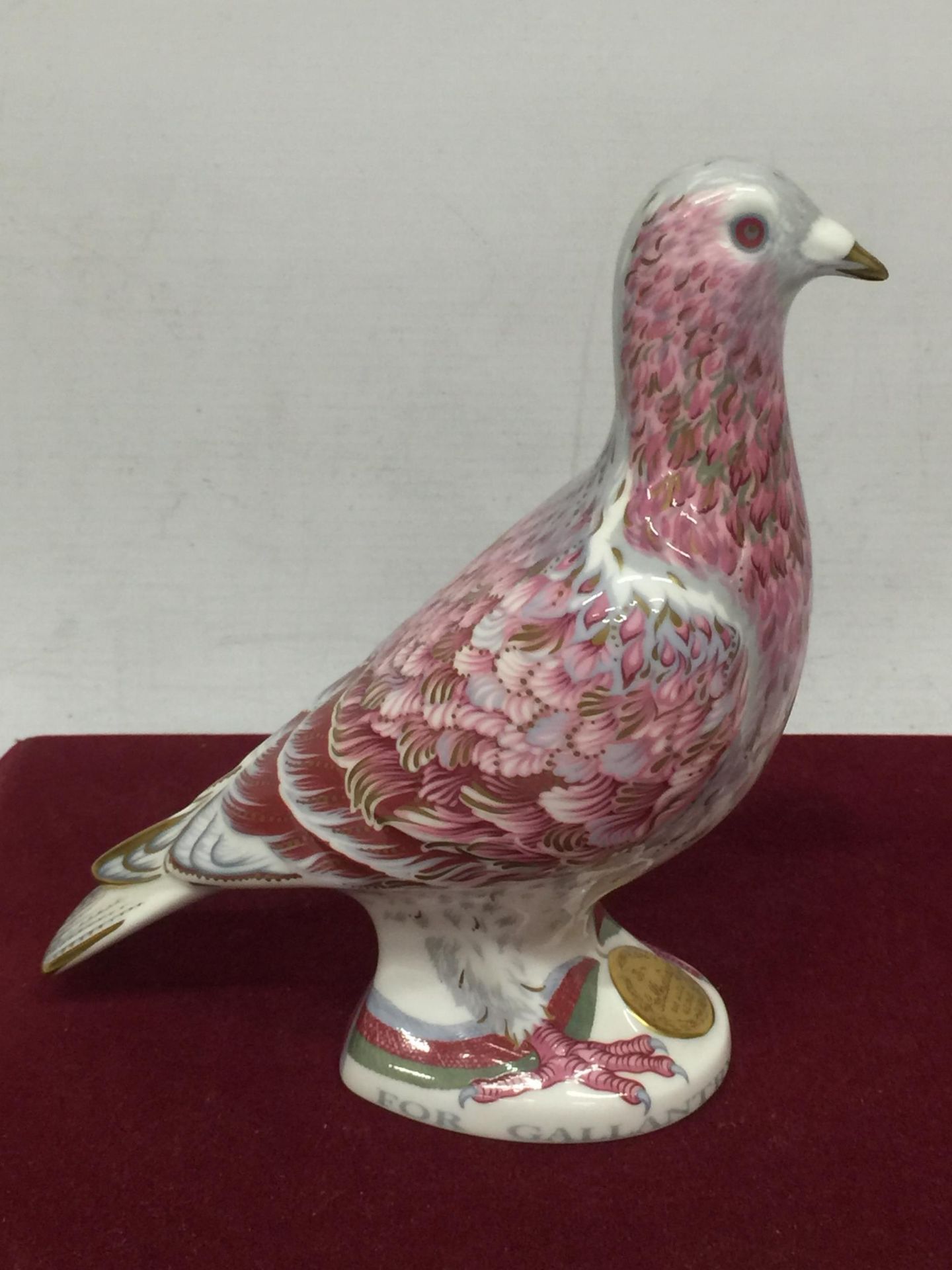 A ROYAL CROWN DERBY BOXED WAR PIGEON LIMITED EDITION PAPER WEIGHT - Image 2 of 5