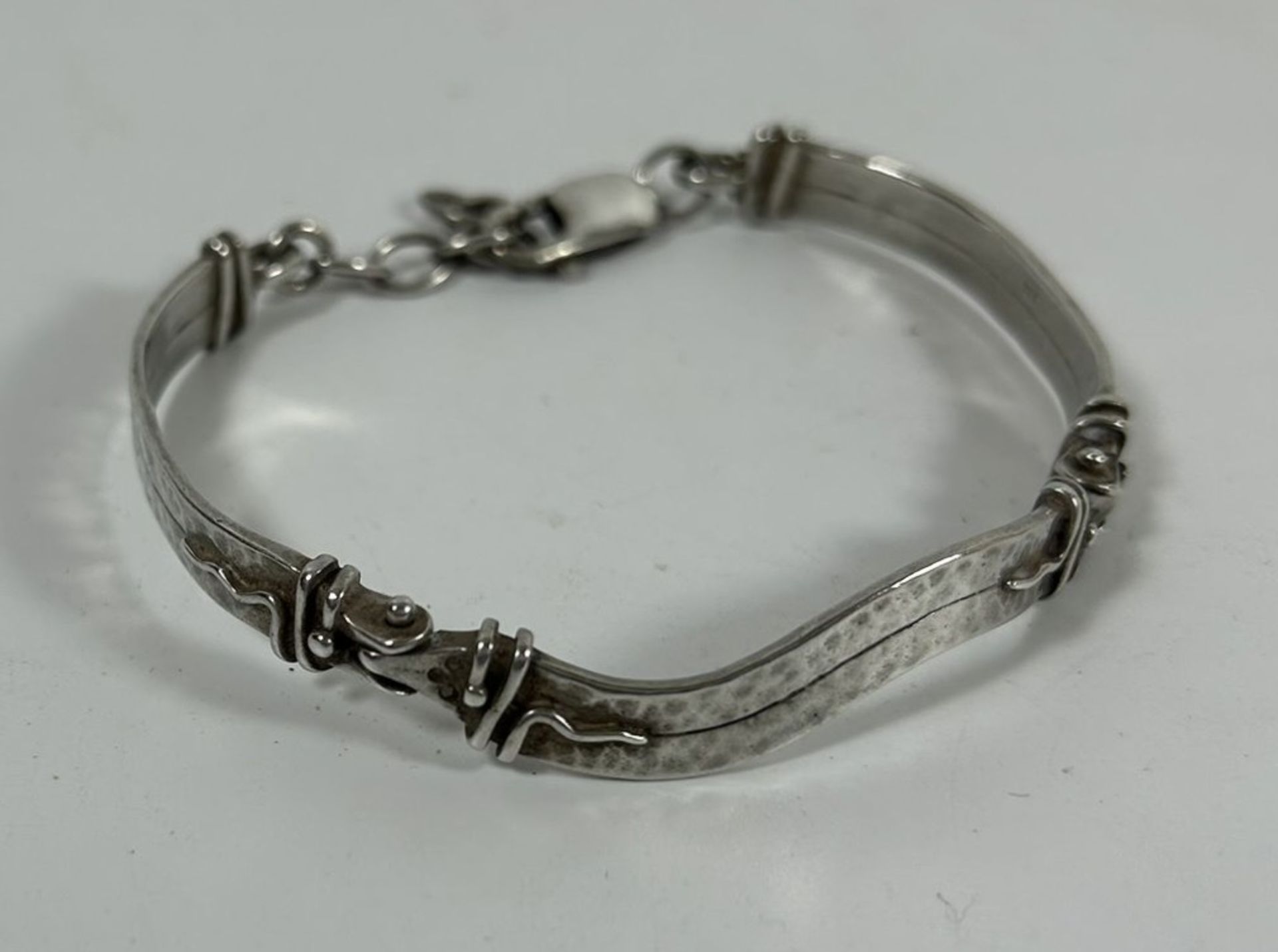 A .925 SILVER ORNATE BRACELET - Image 2 of 3