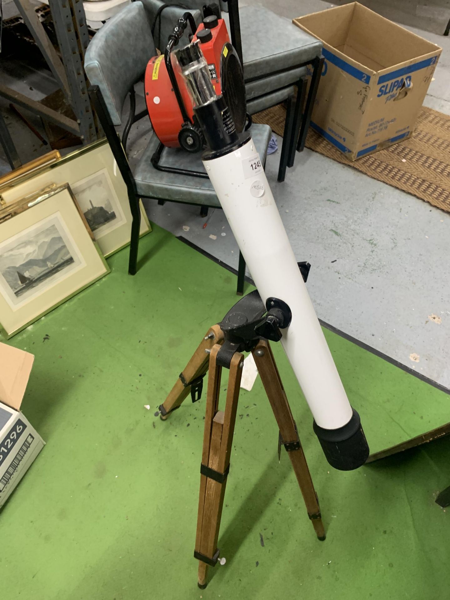 A STUDENTS TELESCOPE ON WOODEN TRIPOD BASE - Image 3 of 4