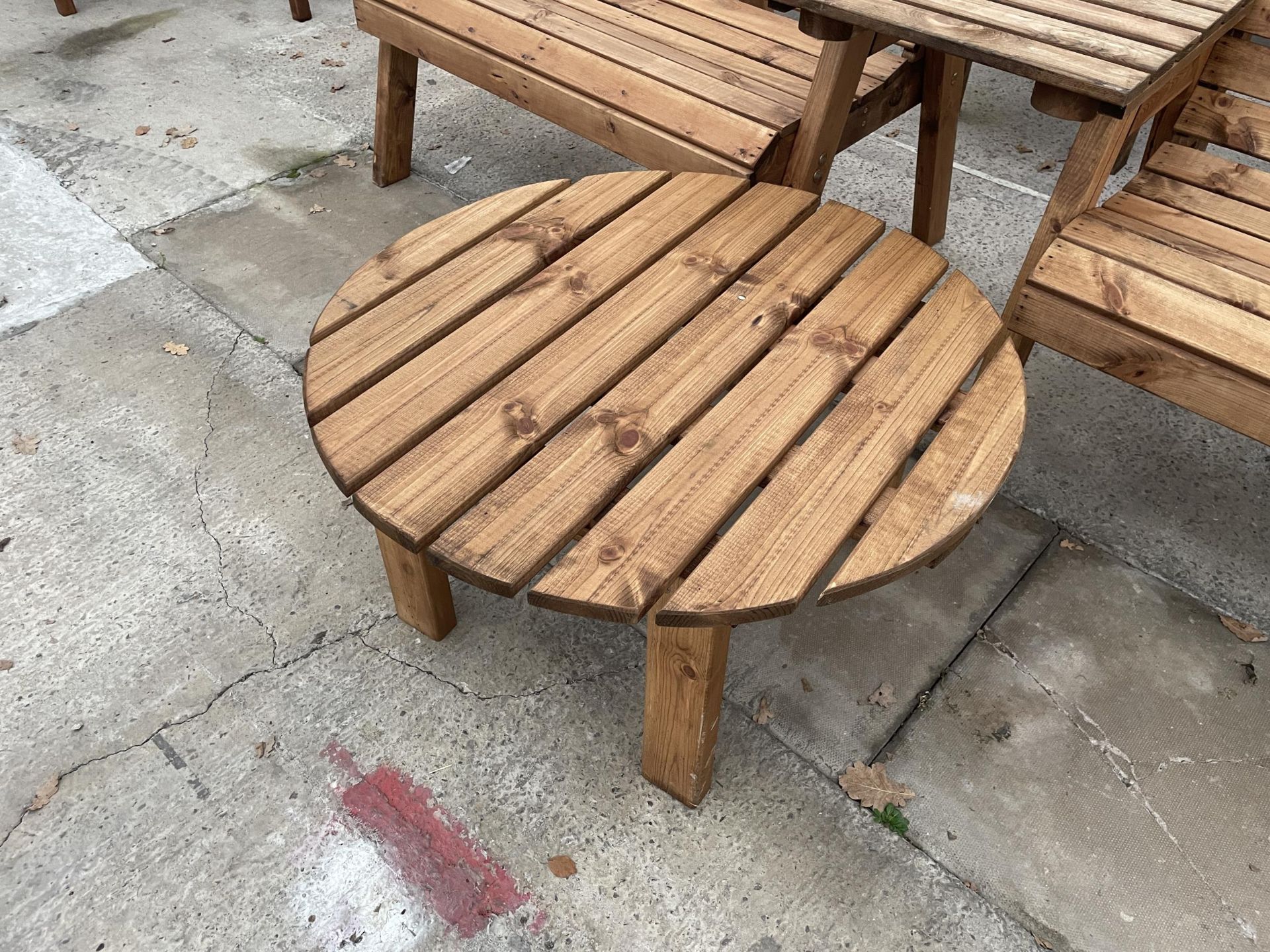 AN AS NEW EX DISPLAY CHARLES TAYLOR PATIO SET COMPRISING OF TWO TWO SEATER BENCHES, A COFFEE TABLE - Image 3 of 4