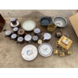 AN ASSORTMENT OF CERAMICS TO INCLUDE HGORNSEA, A NOVELTY TEAPOT AND BOWLS ETC