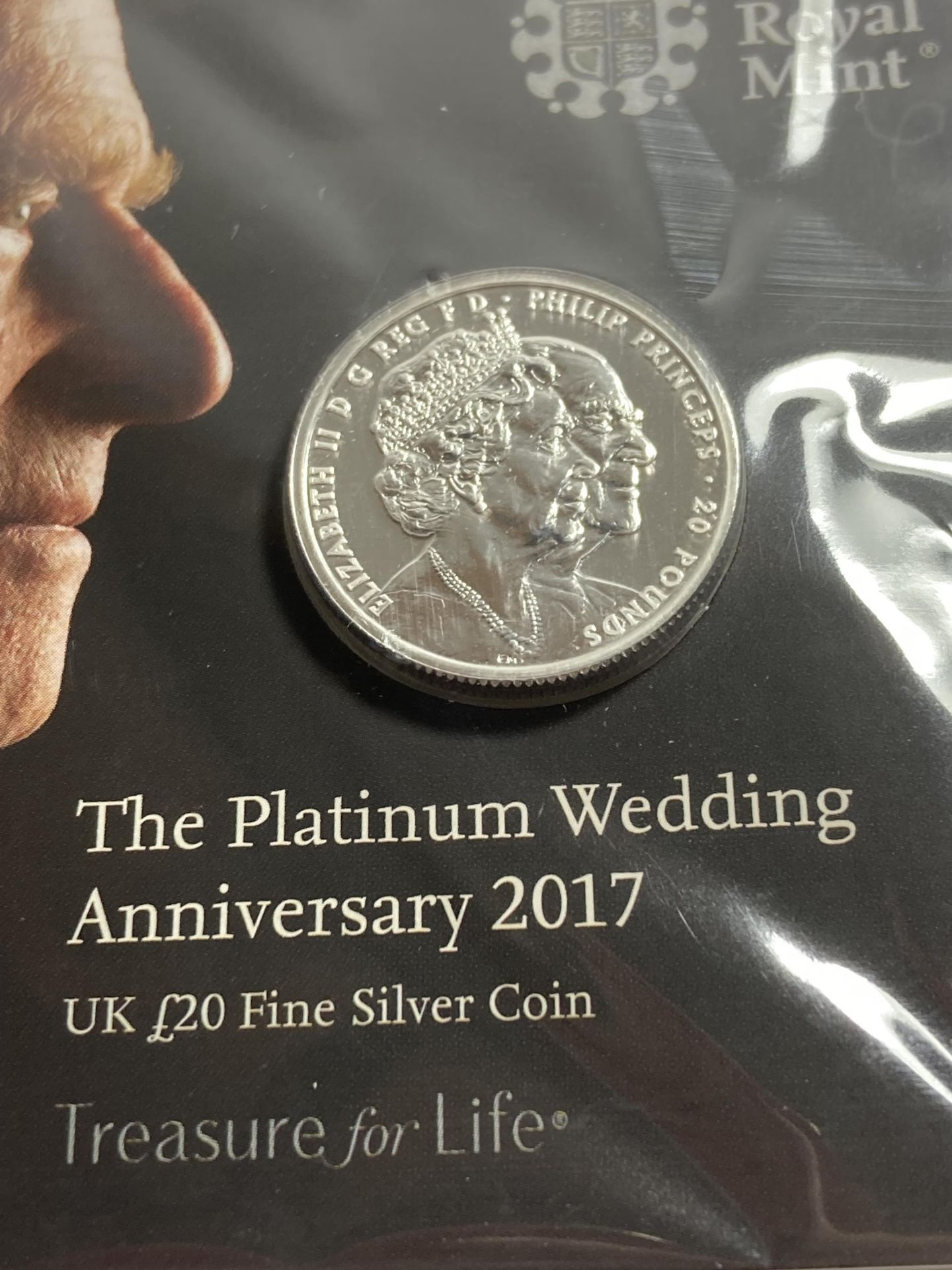 A ROYAL MINT THE PLATINUM WEDDING ANNIVERSARY 2017 UK £20 FINE SILVER COIN - Bild 2 aus 3