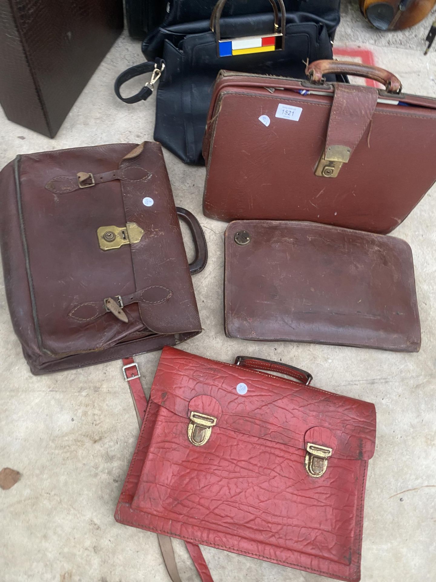 AN ASSORTMENT OF VINTAGE BRIEFCASES - Image 4 of 4