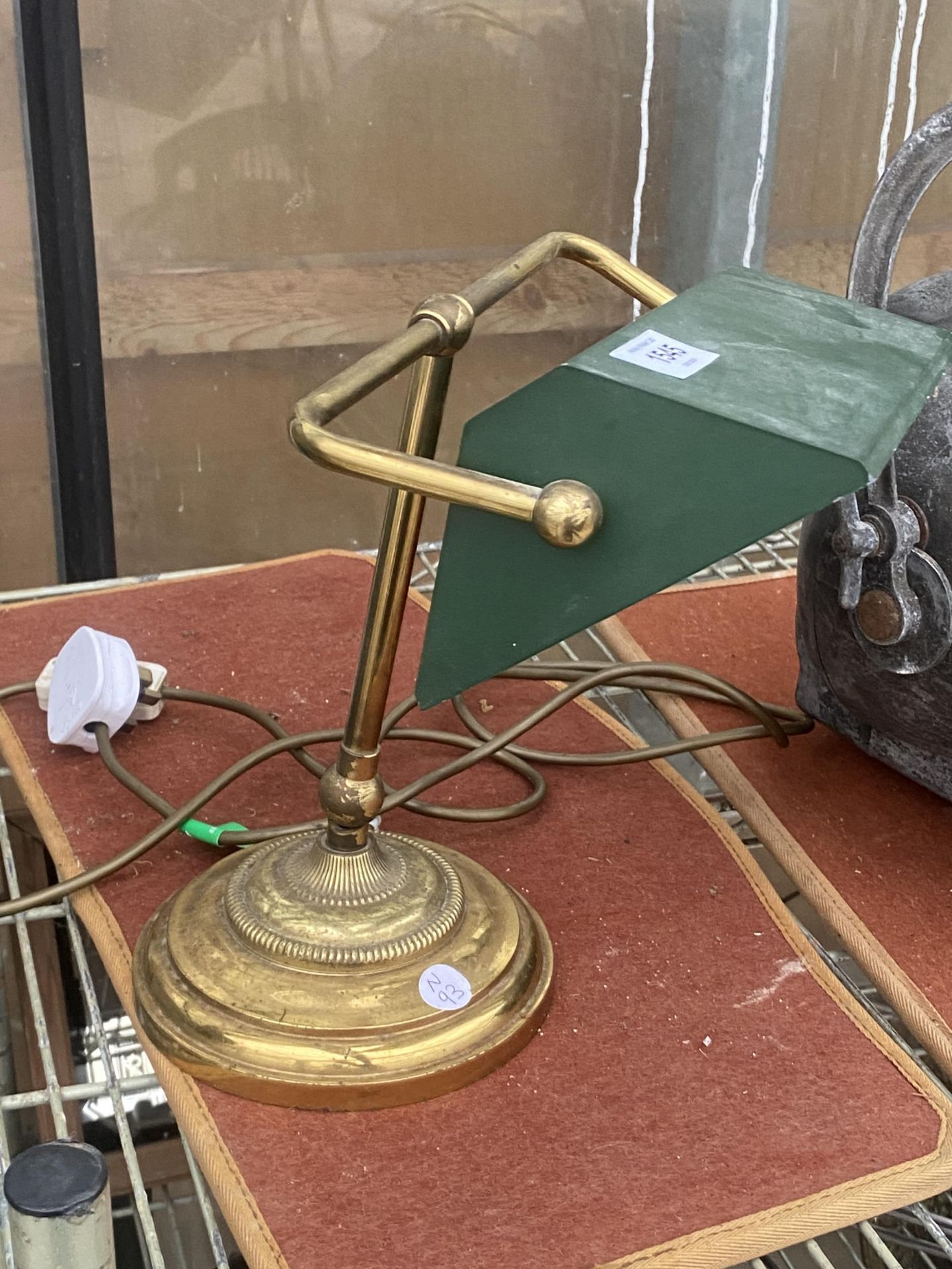 A VINTAGE BRASS BANKERS LAMP WITH GREEN METAL SHADE