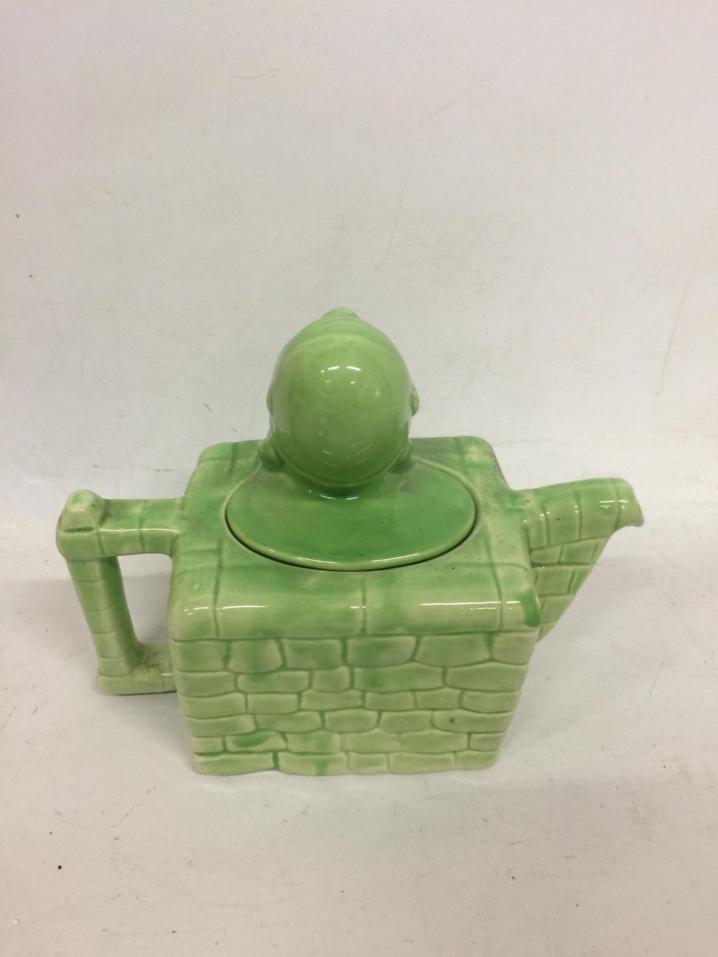 AN ART DECO 1930S HUMPTY DUMPTY TEAPOT, UNMARKED BUT LIKELY LINGARD AND GREEN, REG MARK TO BASE - Image 2 of 4