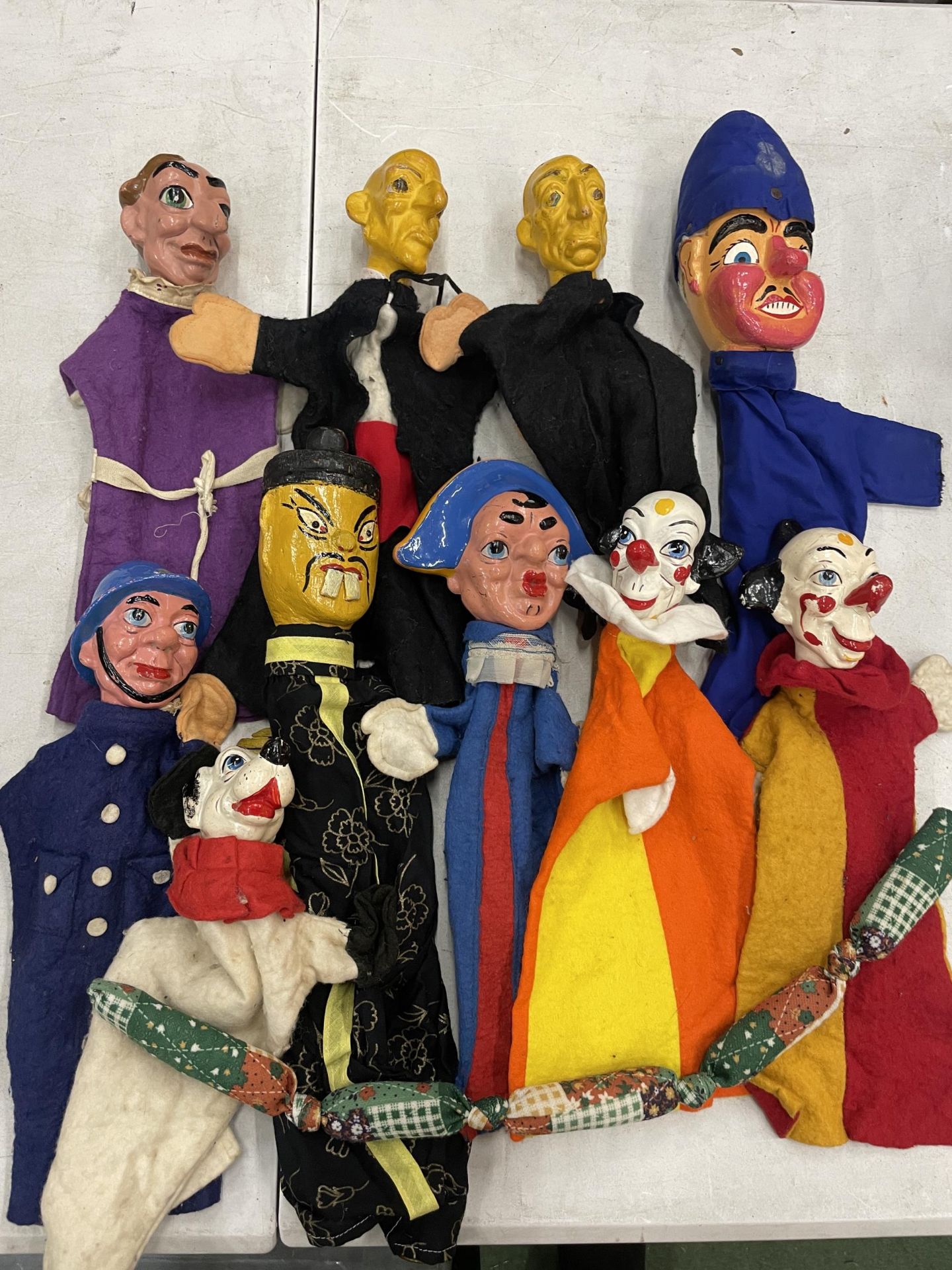 TEN GENUINE COLLECTABLE VINTAGE PUNCH AND JUDY TOYS AND A STRING OF SAUSAGES