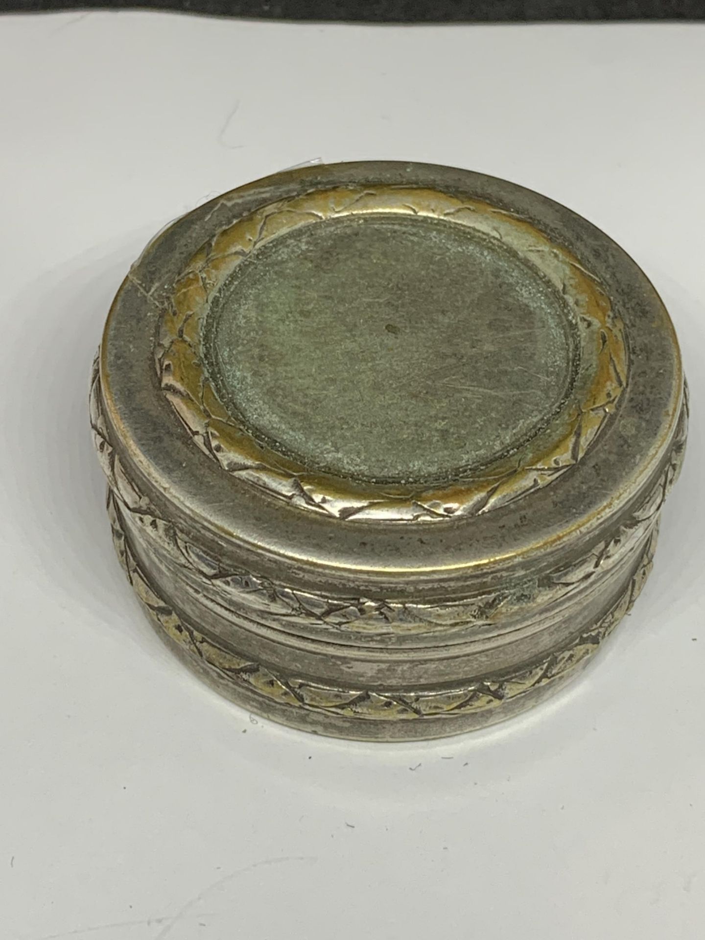 A TIN CONTAINING VARIOUS SCRAP SILVER ITEMS - Image 4 of 4