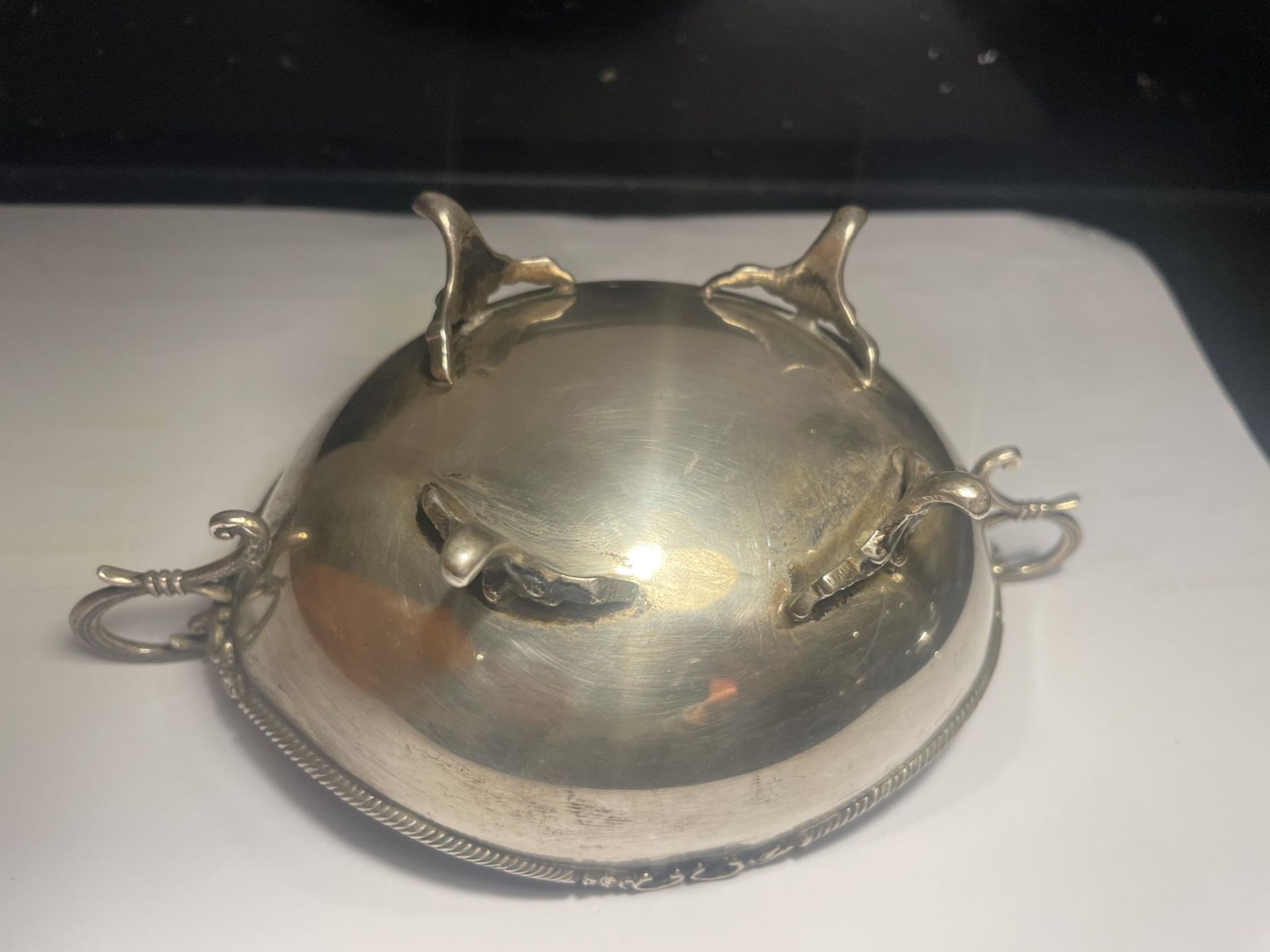 A MARKED 800 SILVER TWIN HANDLED DISH - Image 3 of 4